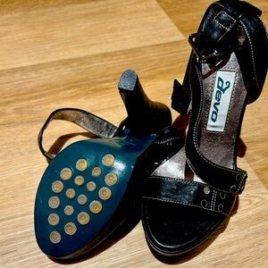 Ladies leather sandals New no tags